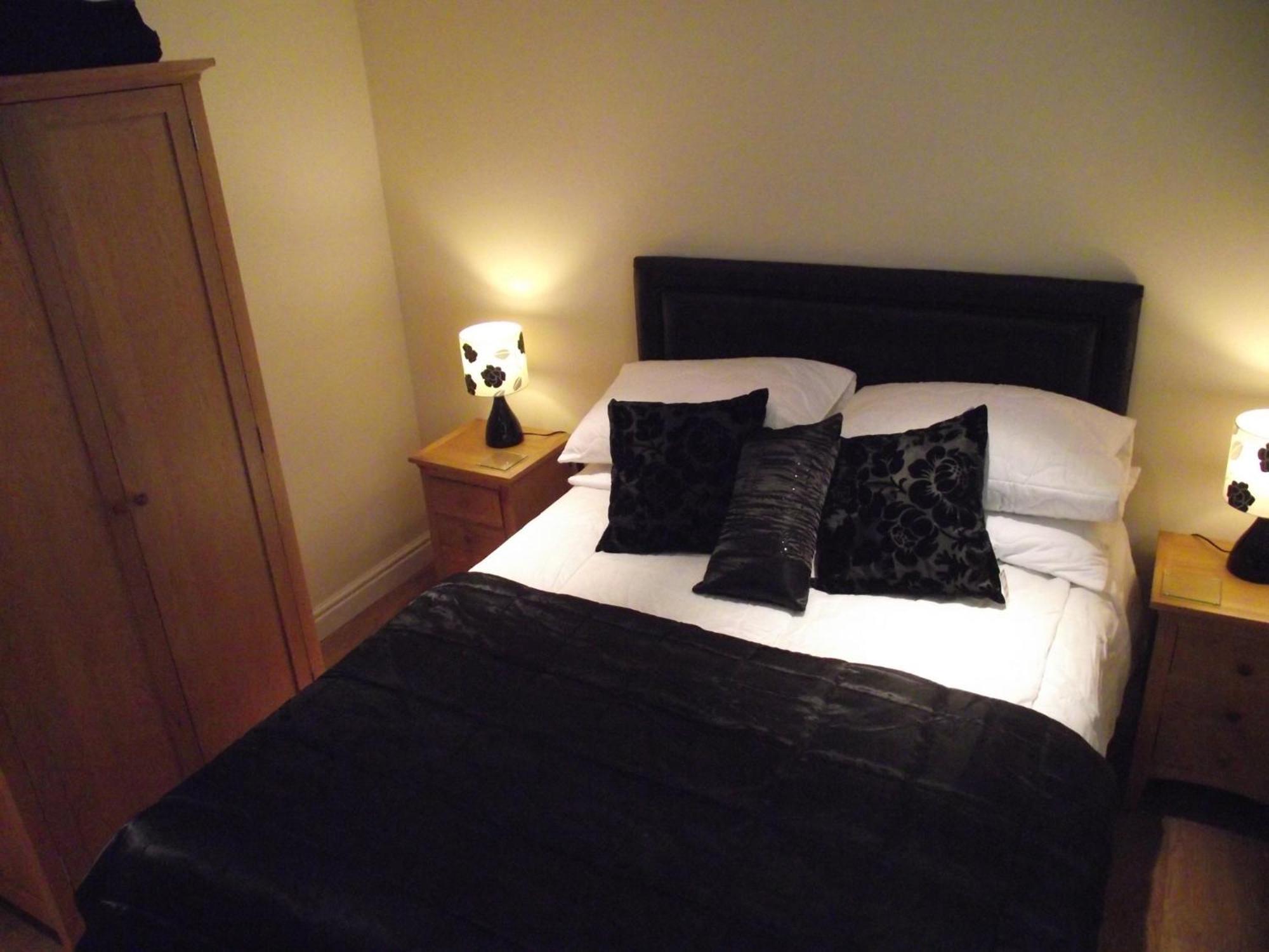 Carpenters Cottages Llanishen Extérieur photo